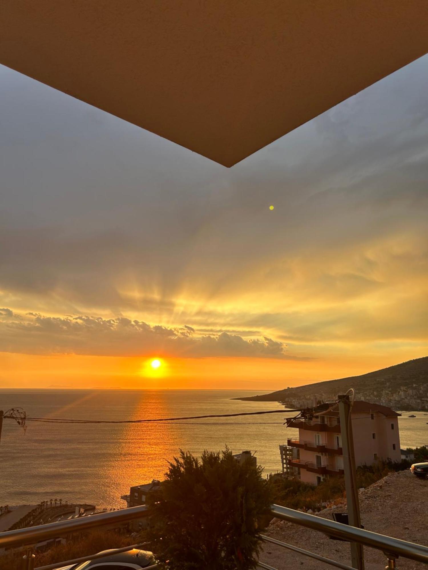 Helen'S Seaside Resort Sarande Exterior photo